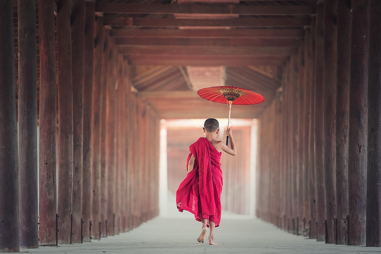 découvrez le bouddhisme, une philosophie et religion axée sur la méditation, la compassion et la recherche de l'éveil spirituel.