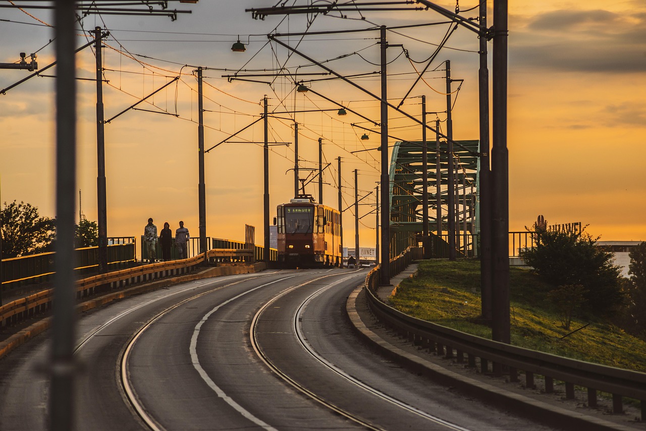 découvrez comment l'adaptation des infrastructures permet de répondre aux défis environnementaux et climatiques pour assurer leur durabilité et résilience.