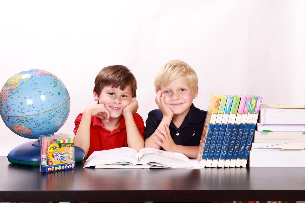 découvrez l'importance de l'éducation environnementale pour sensibiliser et former les générations futures à la protection de notre planète. apprenez comment intégrer des pratiques durables et responsables dès le plus jeune âge pour un avenir meilleur.