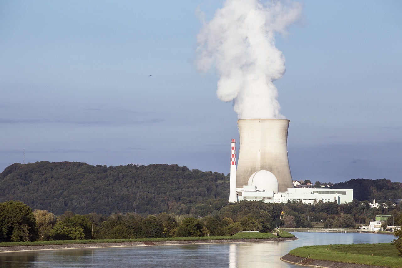 découvrez les réacteurs modulaires compacts, une solution innovante et flexible pour la production d'énergie nucléaire sécurisée et efficace.