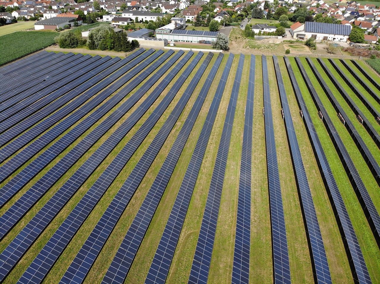 découvrez les enjeux et solutions de la transition énergétique vers les énergies renouvelables pour un avenir durable et respectueux de l'environnement.