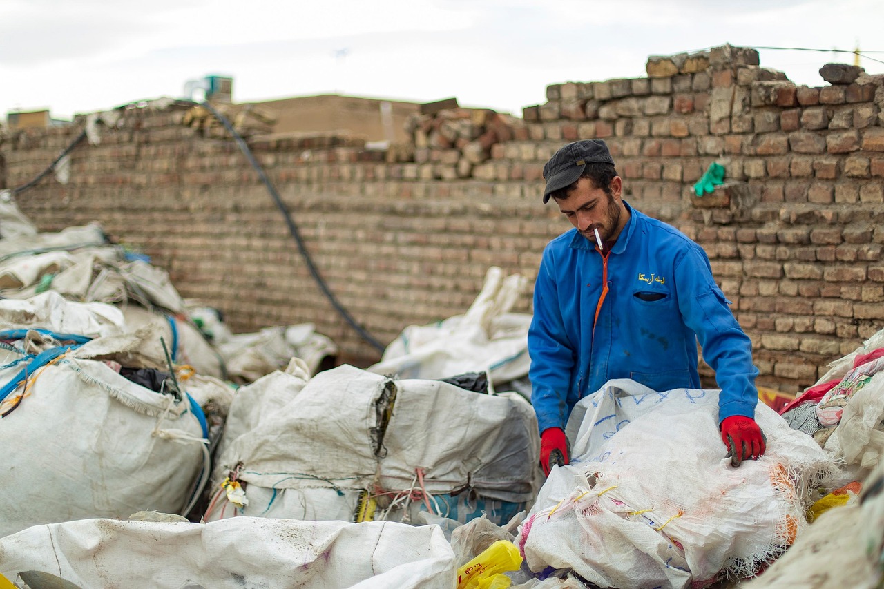 découvrez des solutions innovantes et durables pour la gestion des déchets. apprenez comment optimiser le recyclage, réduire les déchets et préserver l'environnement grâce à des pratiques efficaces de waste management.