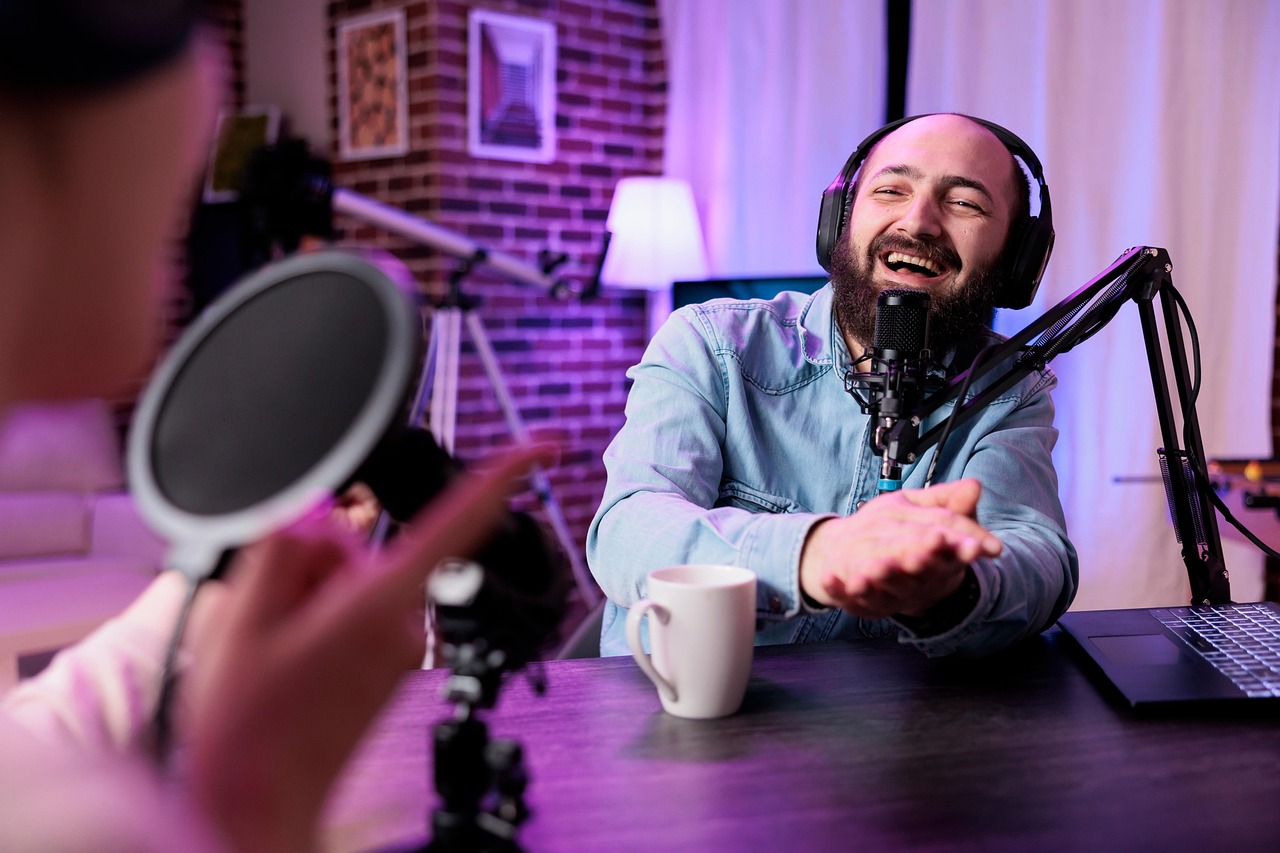 découvrez l'univers fascinant des influenceurs, ces créateurs de contenu qui façonnent les tendances et inspirent des millions de personnes sur les réseaux sociaux. explorez leur impact sur la société, le marketing et la culture moderne.