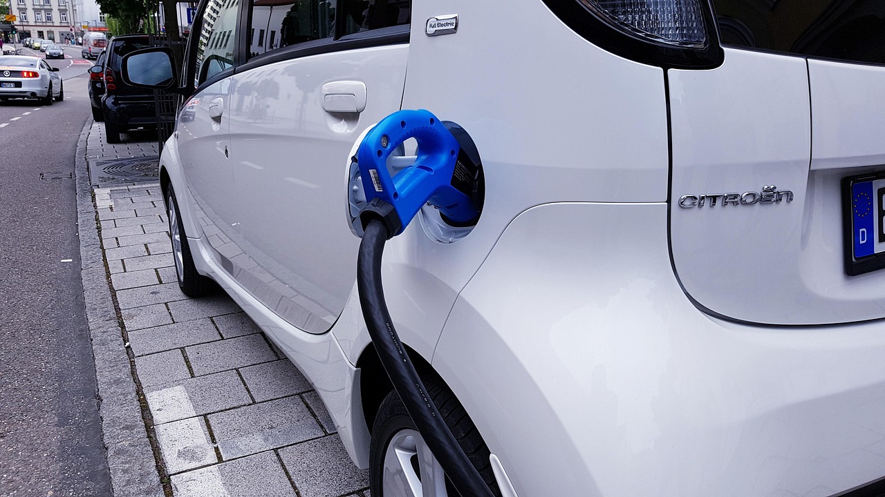 découvrez tout sur la voiture électrique : avantages, fonctionnement, modèles et conseils pour adopter une conduite écologique et économique.