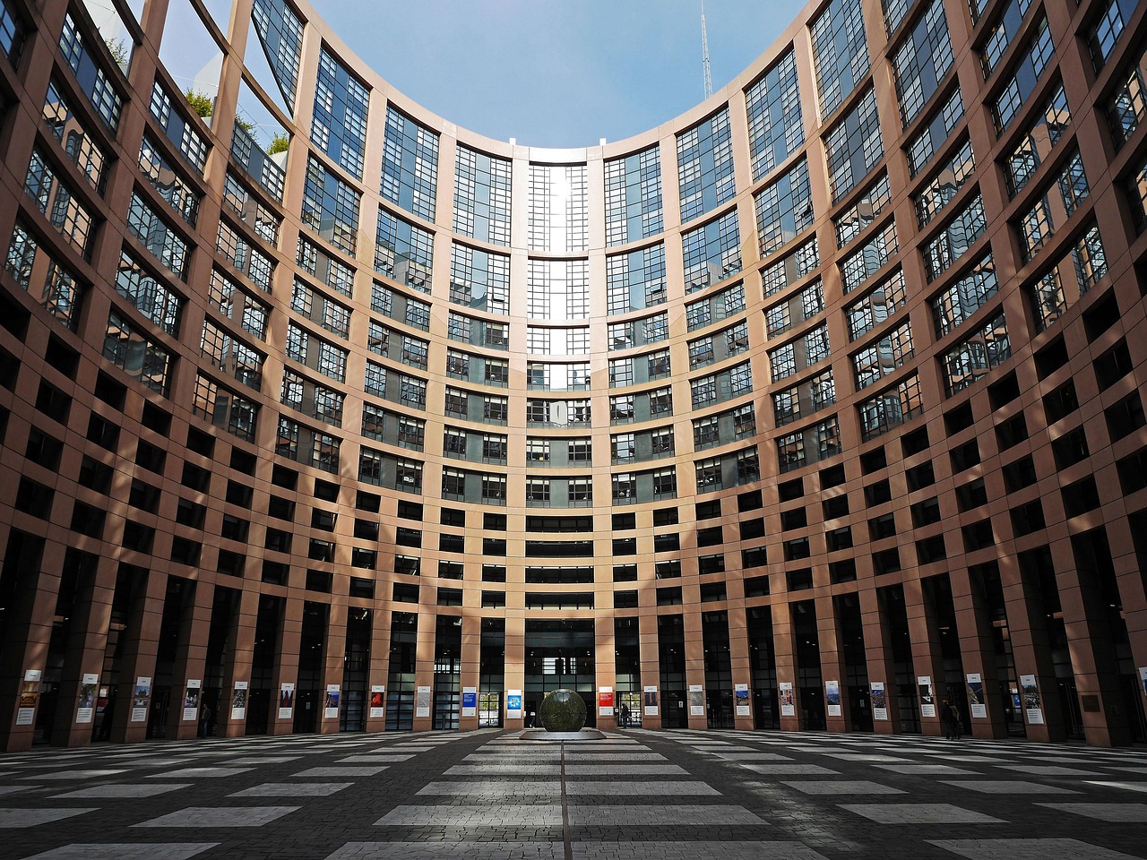 découvrez les ambitions de l'union européenne en matière de climat et d'énergie pour 2030, visant une transition durable vers une économie verte et la réduction des émissions de gaz à effet de serre.