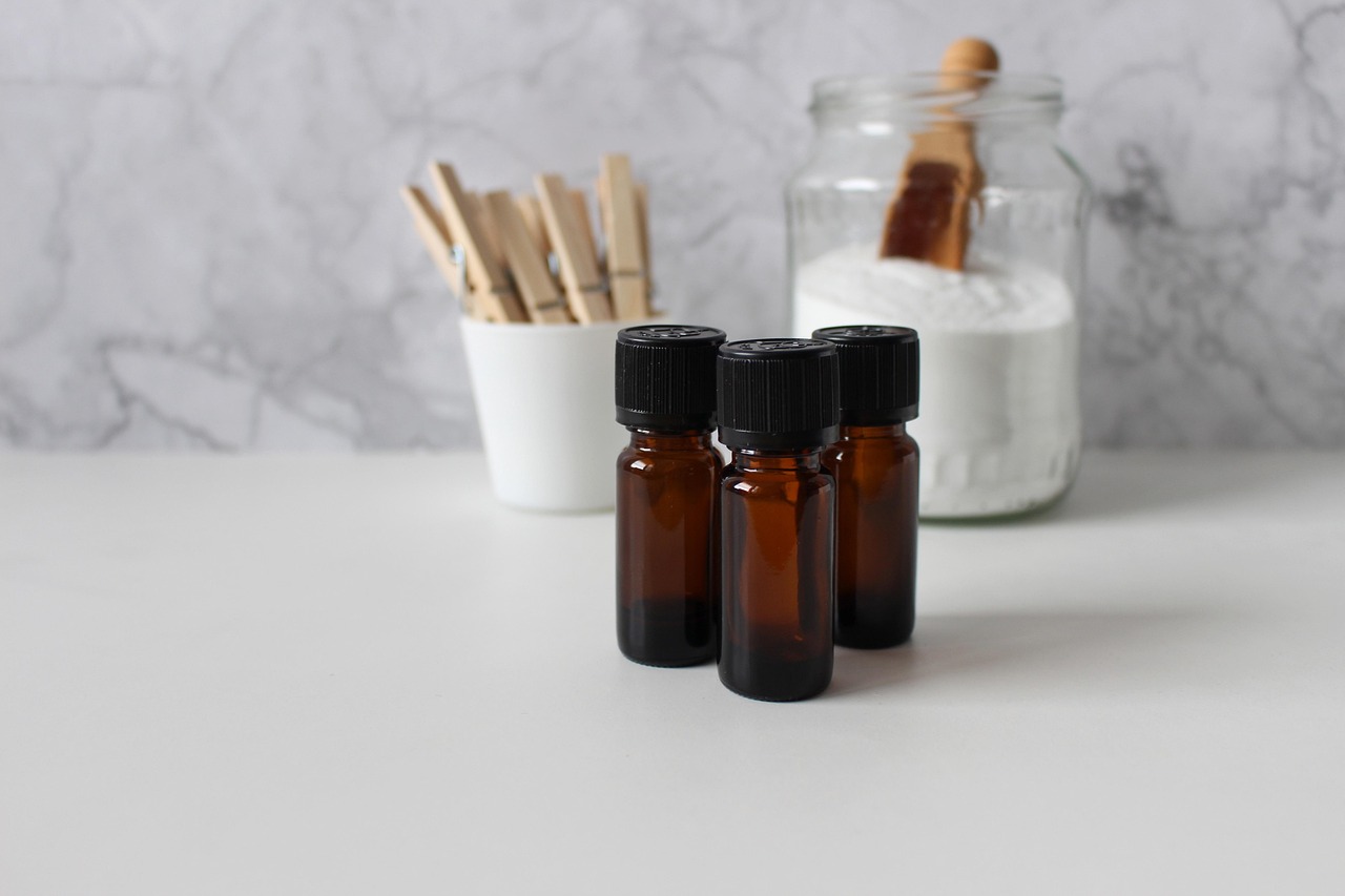 Bicarbonate et vinaigre blanc usages : astuces pratiques pour un nettoyage écologique réussi